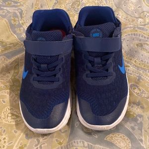 Nike boys shoes size 2Y worn once